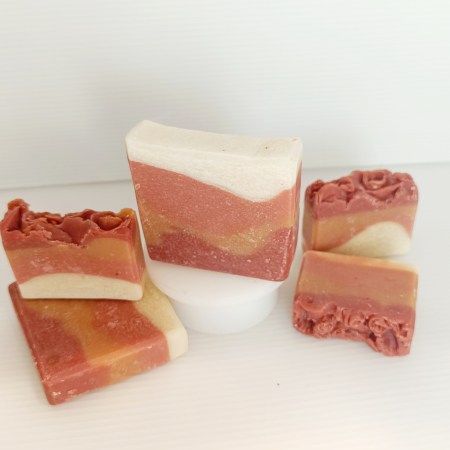 סבון טבעי מוצק - פריחת ורדים ושושנים שכבות המדבר